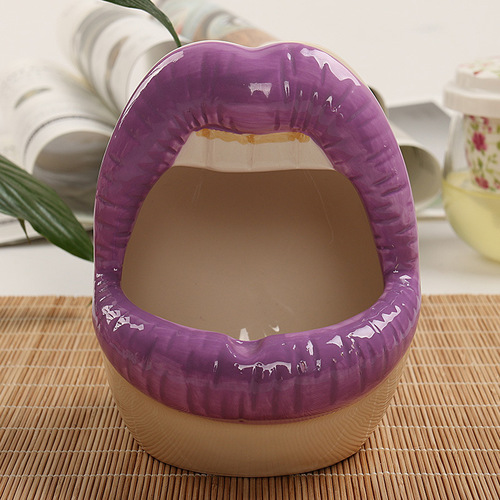 Creative and personalized ceramic buck teeth and big lips ashtray trendy European fashion cute restaurant decoration KTV ashtray