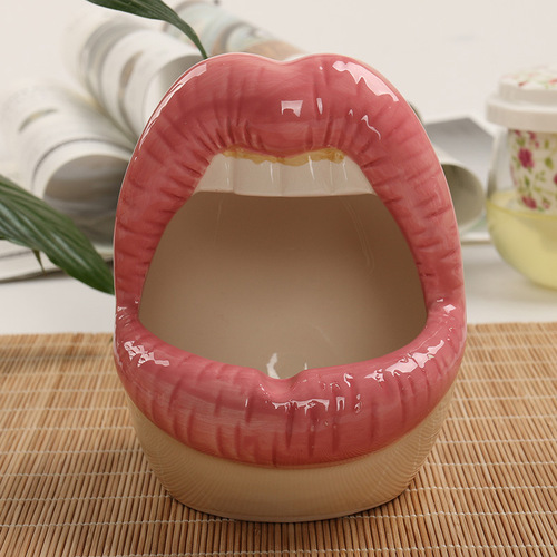 Creative and personalized ceramic buck teeth and big lips ashtray trendy European fashion cute restaurant decoration KTV ashtray