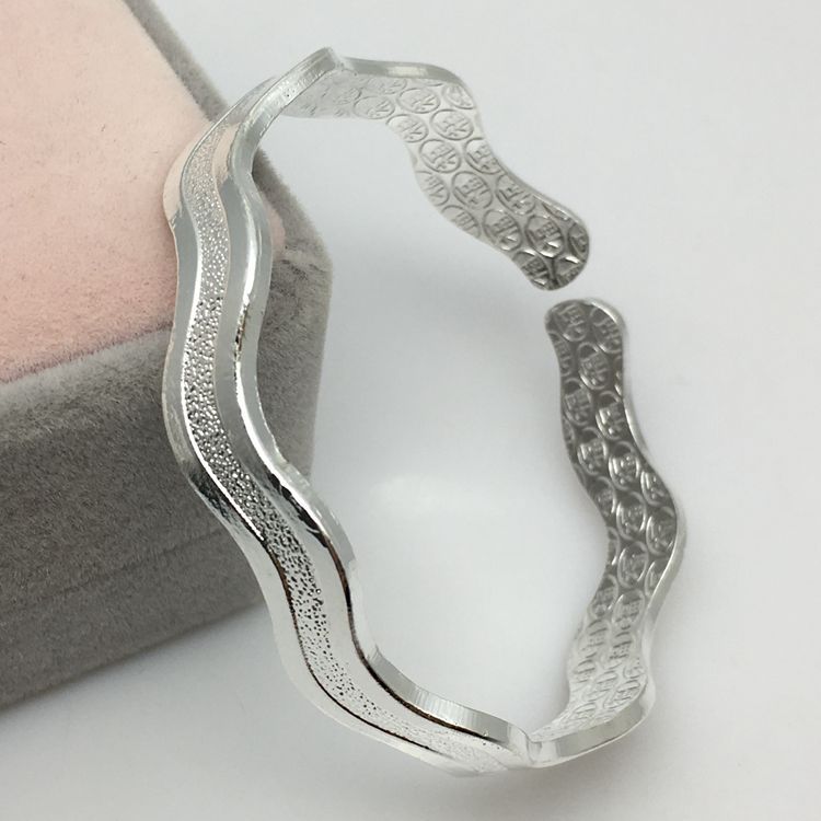 Yiwu Small Jewelry Wholesale Ethnic Style Hand Jewelry Silver-Plated Wave Open Bracelet Fire Silver Exhibition Products