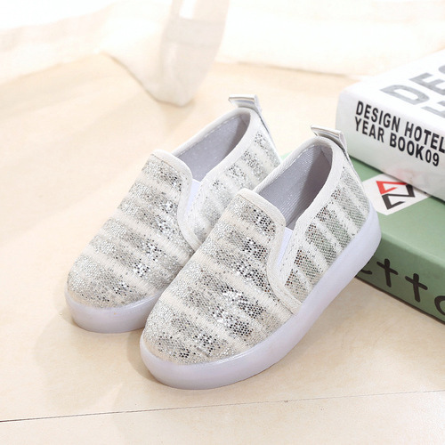 2024春秋新款儿童鞋LED亮灯发光鞋男女童运动休闲鞋防滑宝宝鞋