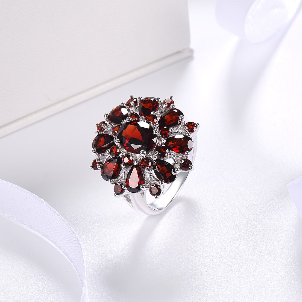 Anillo de compromiso designer con rubí y diamantes mujer_voghion.com