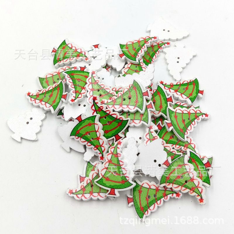 Árbol de Navidad giratorio pintado sobre fondo blanco, botones hechos a mano de bricolaje, botones de madera, 50 piezas por paquete