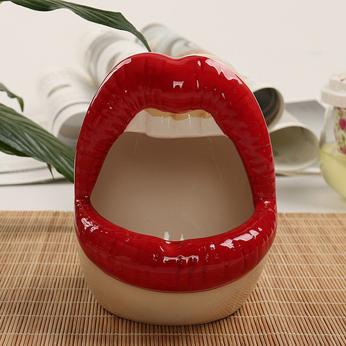 Creative and personalized ceramic buck teeth and big lips ashtray trendy European fashion cute restaurant decoration KTV ashtray