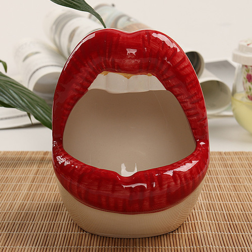 Creative and personalized ceramic buck teeth and big lips ashtray trendy European fashion cute restaurant decoration KTV ashtray