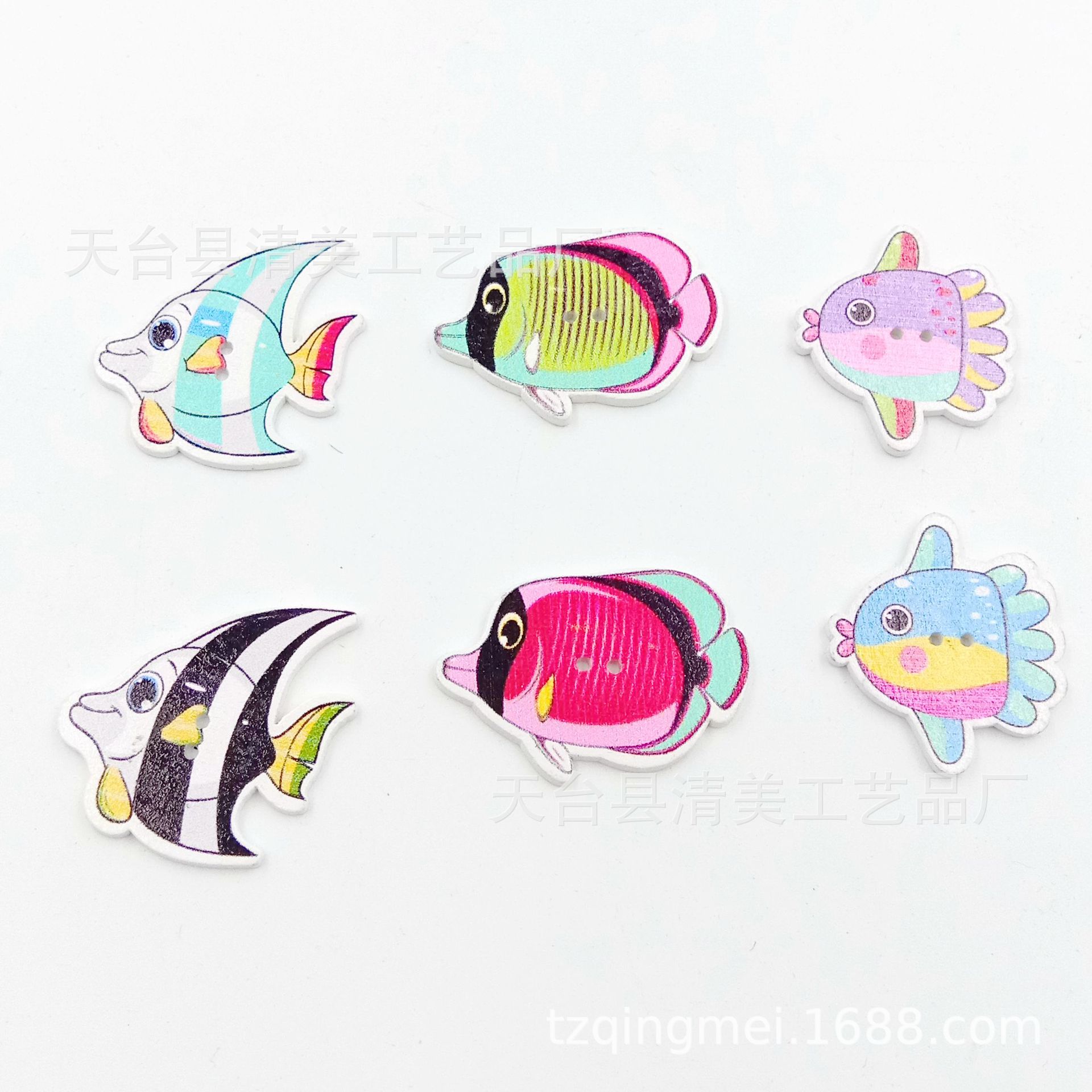 3 tipos de peces mezclados con botones de animales de pescado de fondo blanco de bricolaje mezclados 50 piezas por paquete