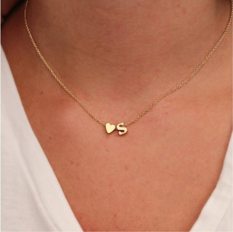Exquisite European and American simple sweater chain peach heart-shaped letter pendant necklace women's clavicle jewelry factory wholesale