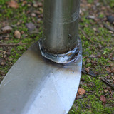 Сельскохозяйственные инструменты мотыга, небольшая мотыга, посуды, сорняки, графы, вырытая почвенная мотыга, мотыга, инструмент для садоводства на ферме