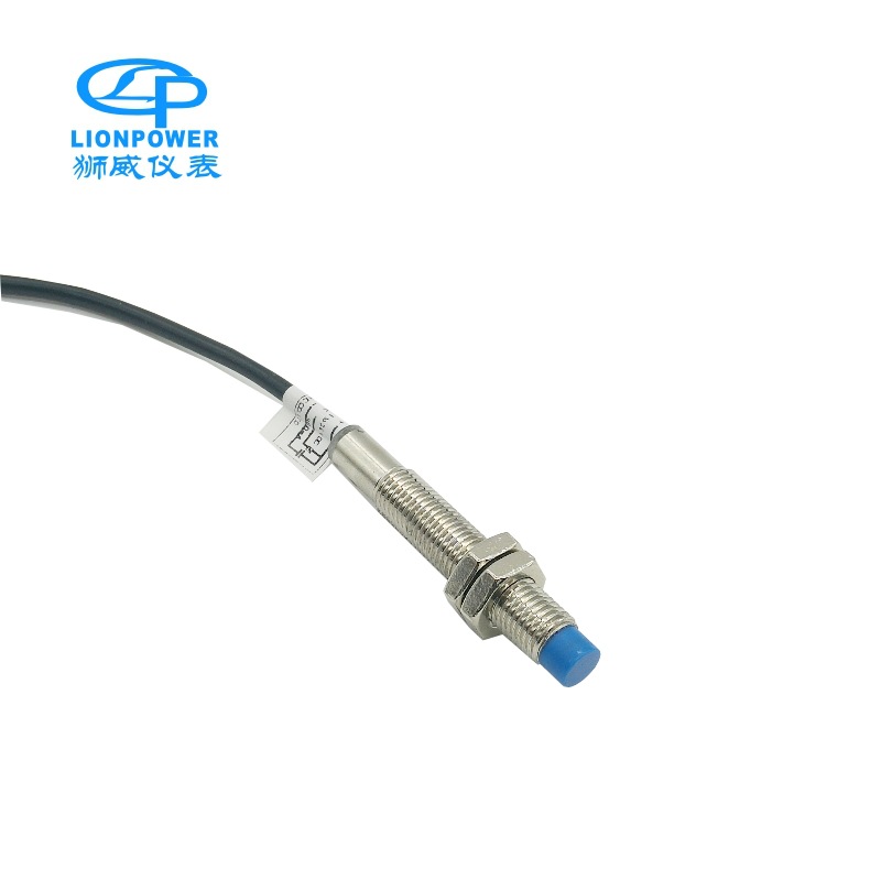 厂家直供 狮威 m8圆形三线直流NPN PNP电感式接近感应开关 传感器