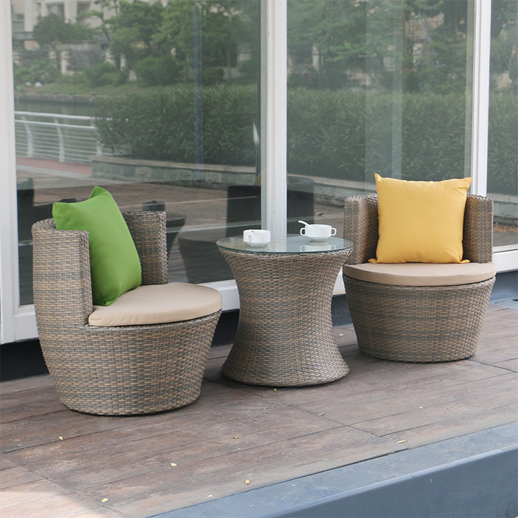 Balcón mesa y silla de tres piezas perezoso Silla de ratán mesa de té ocio pequeña silla de ratán patio al aire libre combinación mesa de jardín
