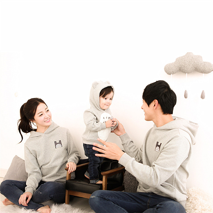 Desgaste padre-hijo primavera y otoño 2024 Nueva Corea del Sur decoración del hogar completo Totoro bordado suelto más tamaño suéter con capucha desgaste de la pareja