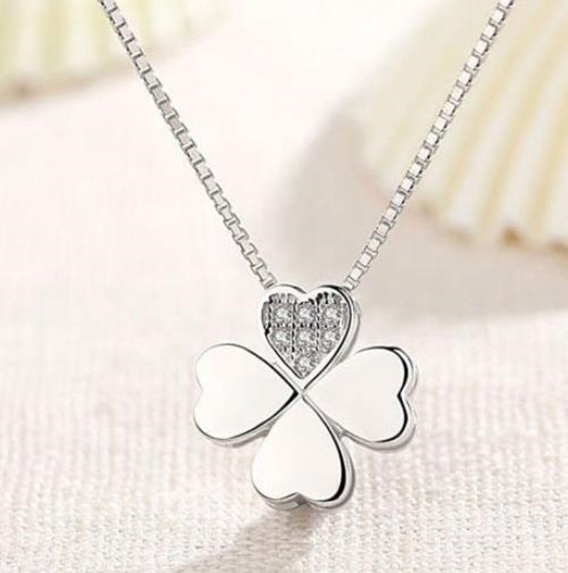 Korean and Japanese Style Diamond-Studded Four-Leaf Clover Necklace for Women, Niche Design, Sweet Floral Fashion Versatile Clavicle Chain Student Accessory