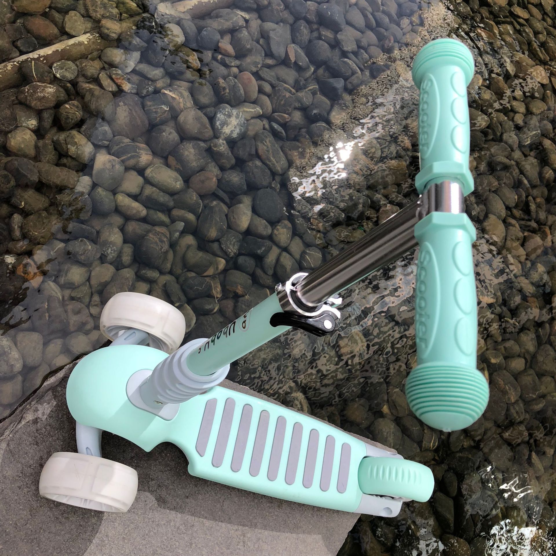 Светло-зеленый