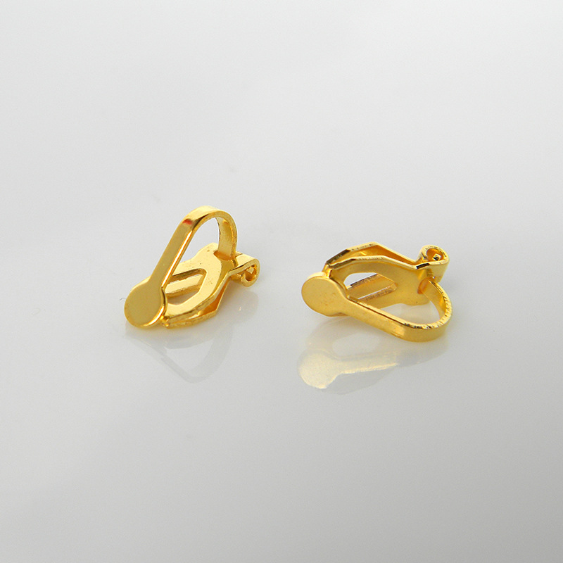 One triangle without hanging holes in gold 1