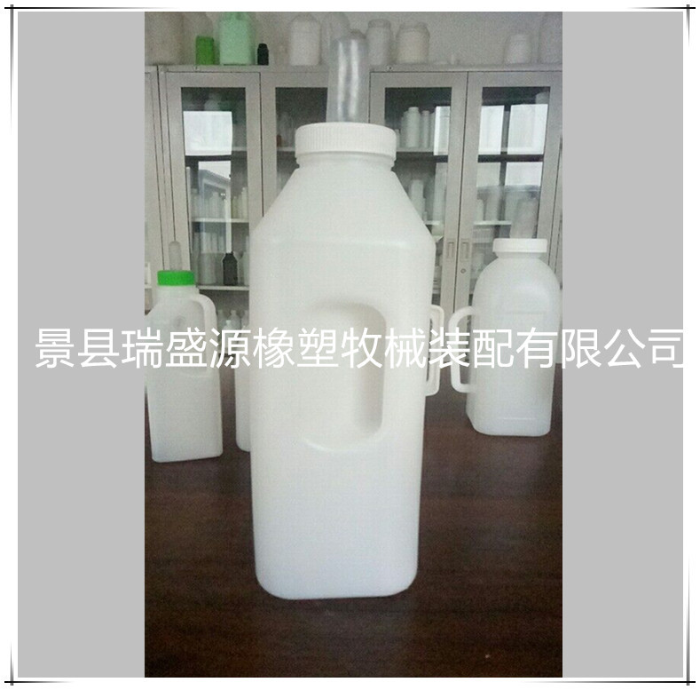 牧场配件 小牛喂奶瓶 塑料喂奶瓶 河北挤奶机配件厂家供应