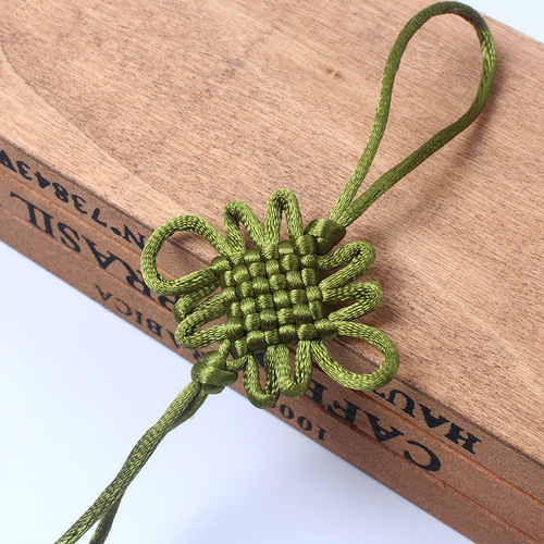 Handmade small Chinese knot pendant 6 plates Chinese knot tassel pendant gift factory direct sales Chinese knot pendant