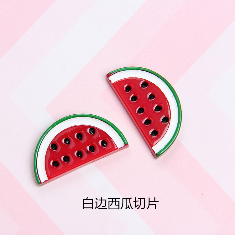 Sandía en rodajas con borde blanco