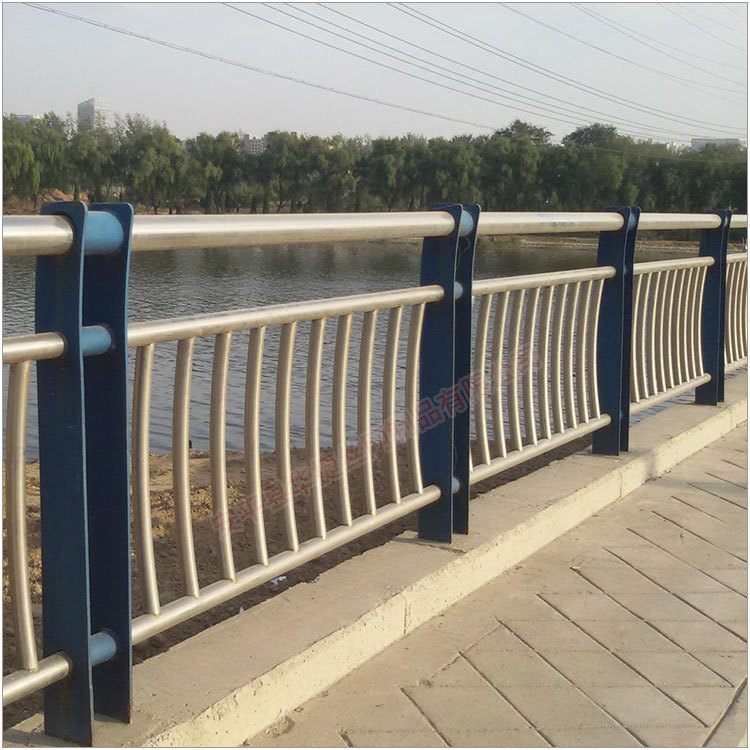 专业批发桥梁防撞防护栏 高速公路防撞护栏 桥梁河道围栏