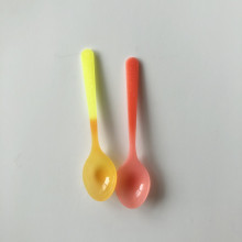 加热感温变色塑料勺遇热变色咖啡勺PP感温变色塑料勺冷热感温勺子