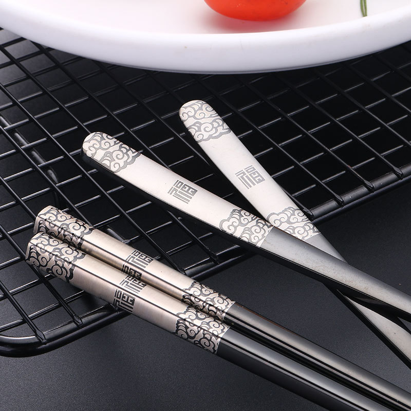 304 de estilo coreano de acero inoxidable palillos cuchara Tenedor de titanio plateado fu carácter estudiante de viaje vajilla portátil de tres piezas conjunto