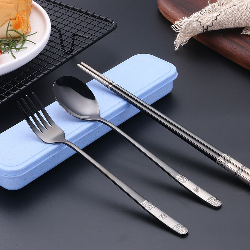 304 de estilo coreano de acero inoxidable palillos cuchara Tenedor de titanio plateado fu carácter estudiante de viaje vajilla portátil de tres piezas conjunto