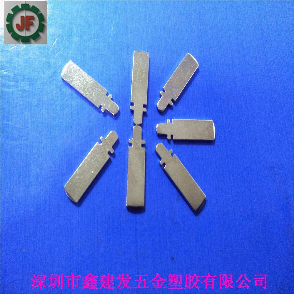 供应插头五金插脚 中规美规欧规黄铜片 充电器插头端子冲压件厂家