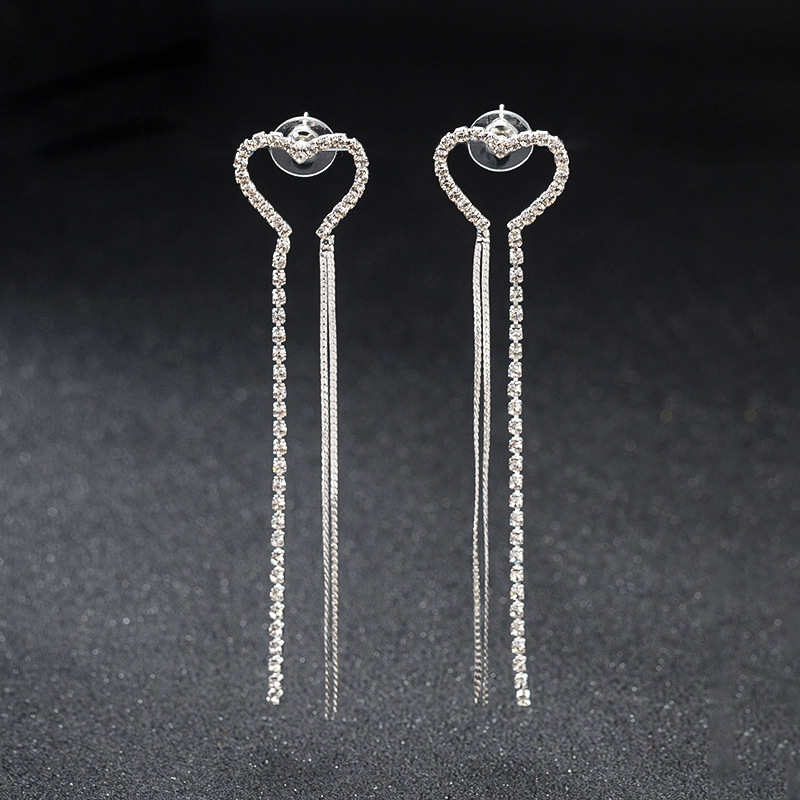 Elegant earrings with tassels