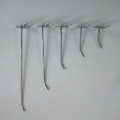 Yiwu wholesale electroplated color hole plate hook hole iron plate hook heart shaped dual angle ornament shelf hook wall hook