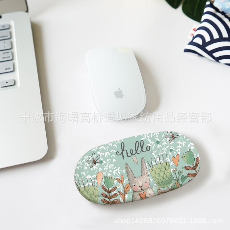 Голубая кроличья пчела плаче