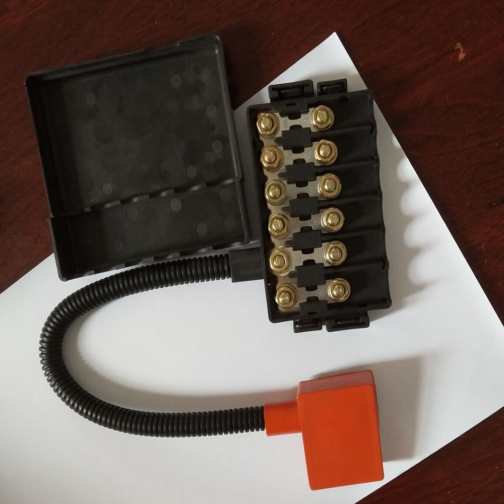 BX2066 6路保险丝盒新能源保险丝盒82005-A9001电瓶正极保险盒