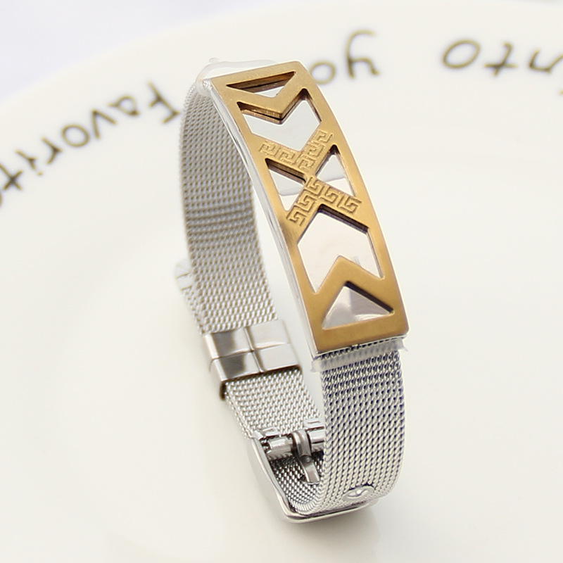 화살표 프린트 골드