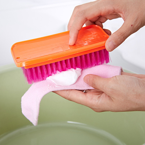 Plastic laundry brush manufacturers sell household soft-bristled brushes for housework and kitchen cleaning plastic brushes for washing clothes and shoes