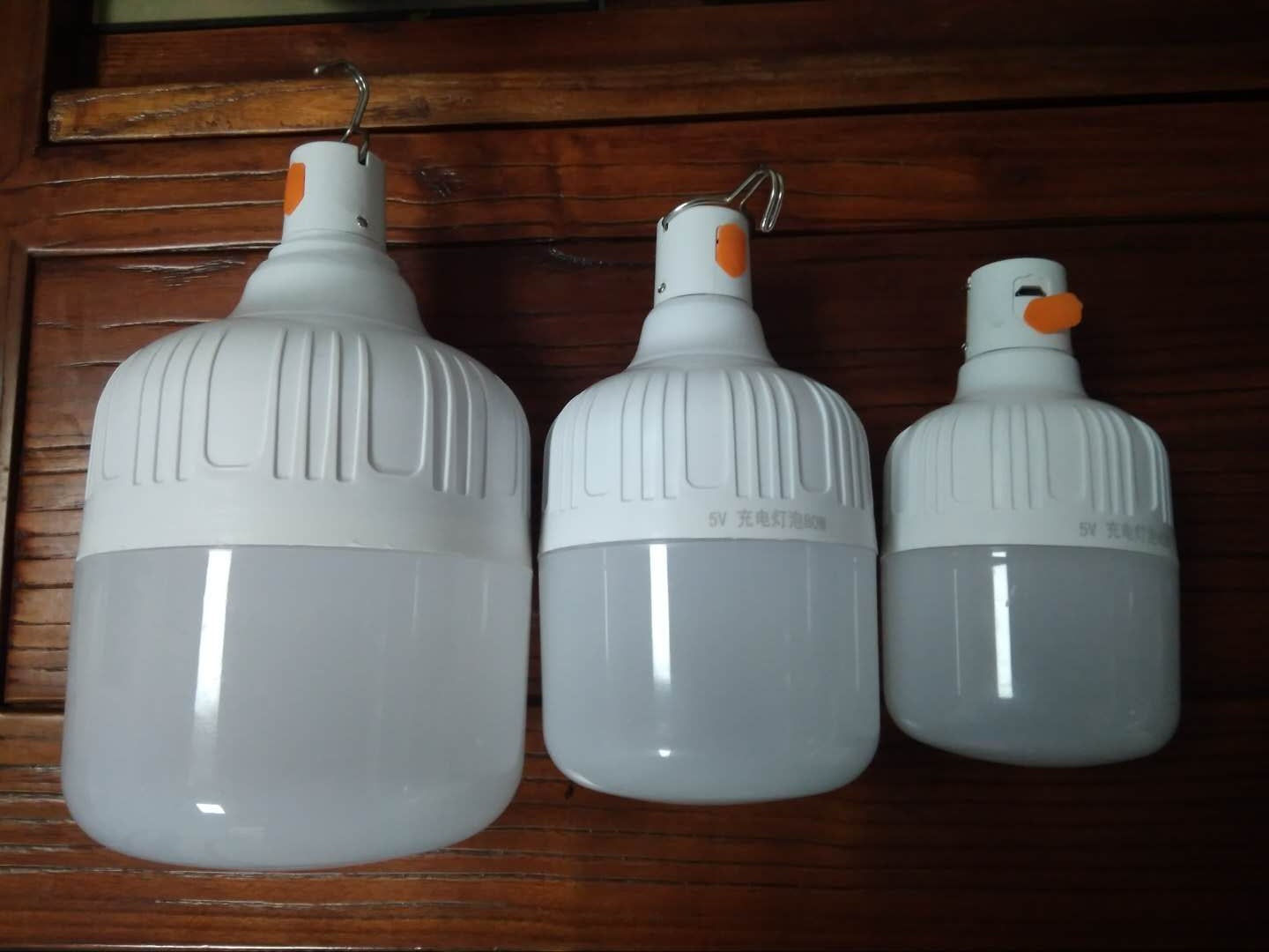 High-end rechargeable waterproof emergency light bulb with 3 and 5 power settings, USB rechargeable, suitable for outdoor and household use.