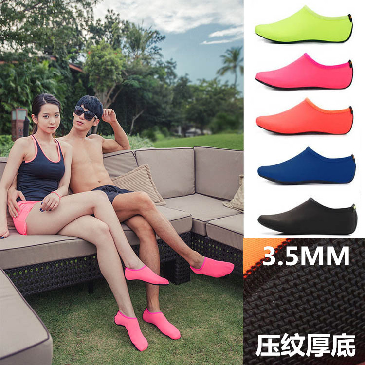 Factory direct embossed beach diving socks for men and women 3.5mm rubber soft bottom beach socks Lycra non-slip waterproof mother