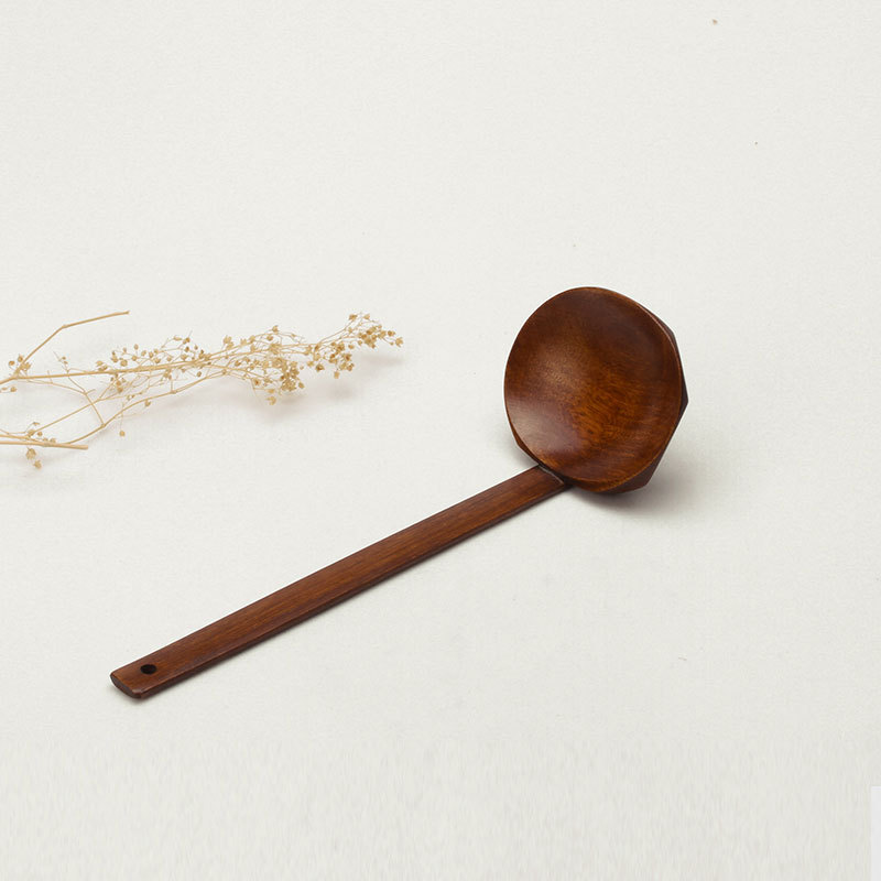 En stock al por mayor de primera clase cuchara de madera japonés y coreano palillos de madera olla caliente Changbing nanmu tortuga colador de uñas logo