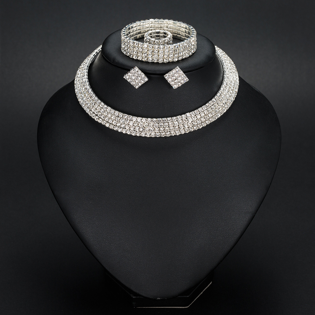Fashionable necklace and earrings