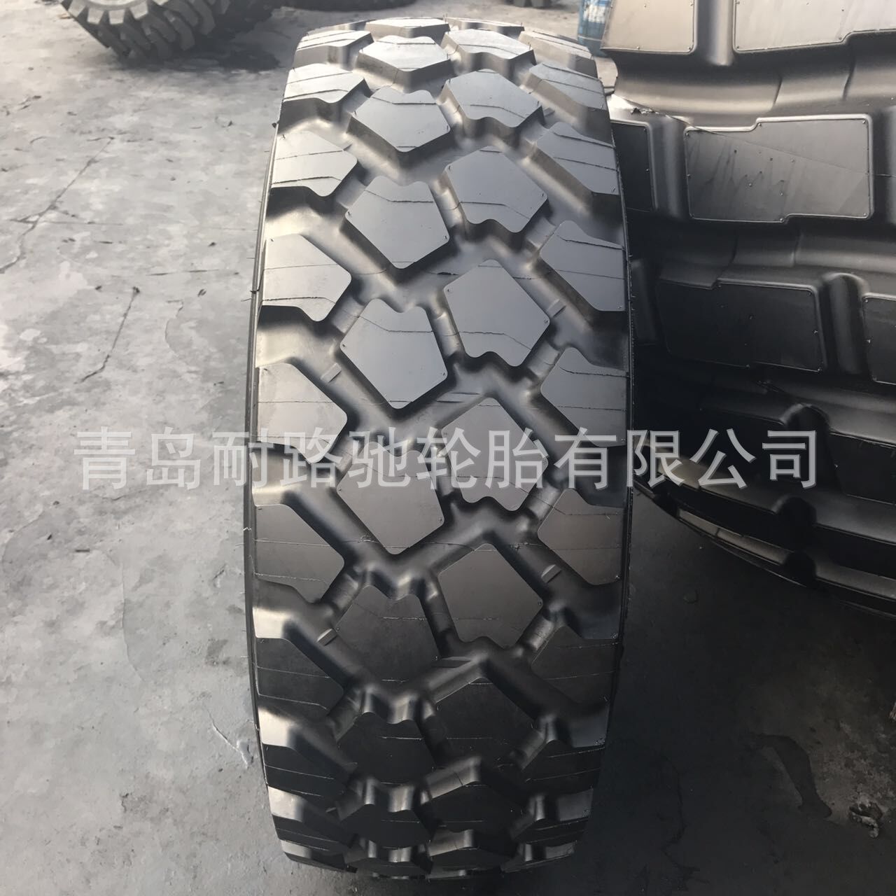 平板拖车轮胎 365/85R20 机场用 全钢子午线轮胎365/80R20