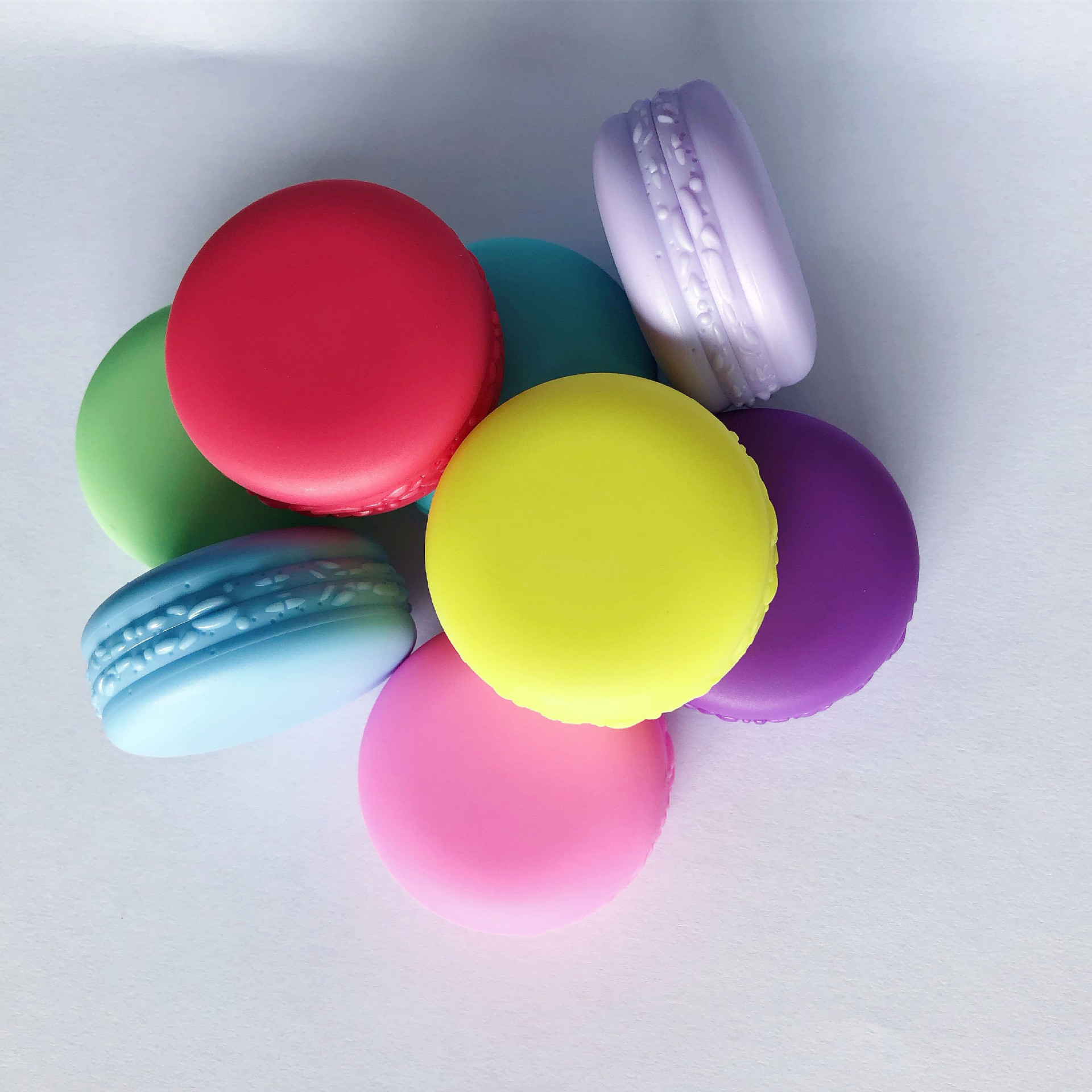 厂家批发马卡龙10g塑料盒 唇膏盒紫草膏盒面霜盒膏霜盒