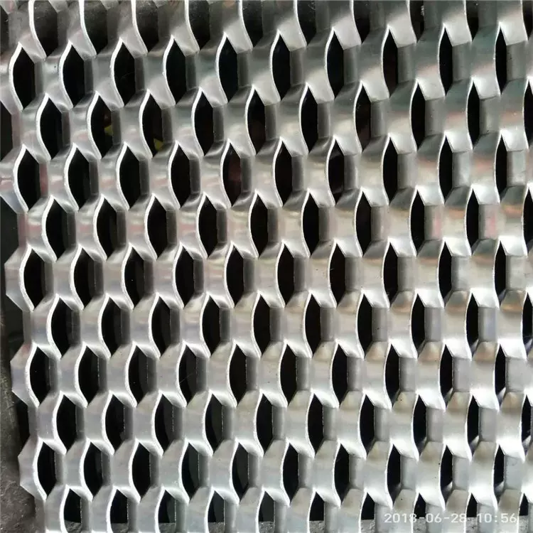 厂家直供各种钢板网金属菱形网不锈钢网 货架网护拦网加工定制