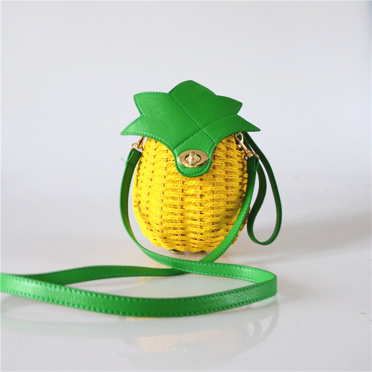 Beach straw handheld summer refreshing magazine