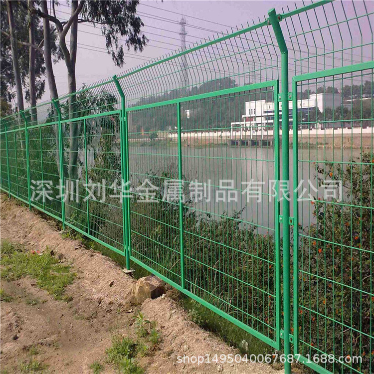 现货供应双边丝护栏网 防护网 果园圈地围栏养殖围栏