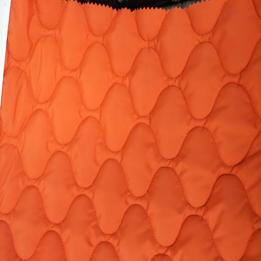 厂家供应 300T春亚纺 秋冬羽绒服棉服消费服装外套绗缝面料春亚纺