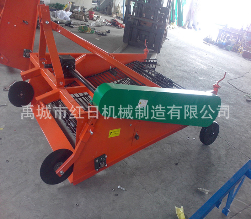 马铃薯收获机4U-2   土豆收获机   阿里巴巴实拍土豆收获机