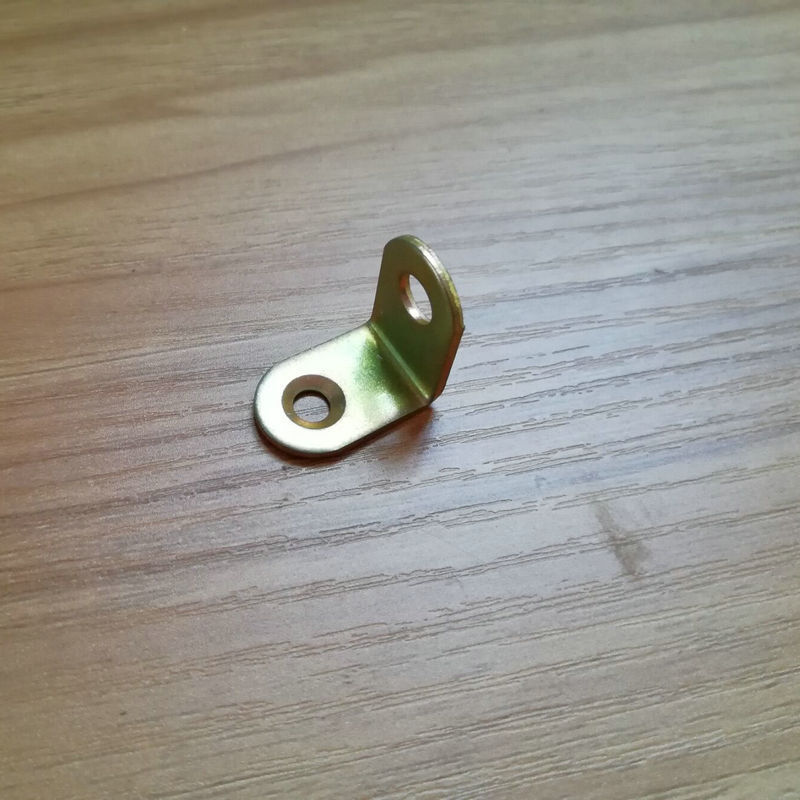 メーカーは家具の仕切りを提供しています。鉄製の家具を支えています。|undefined