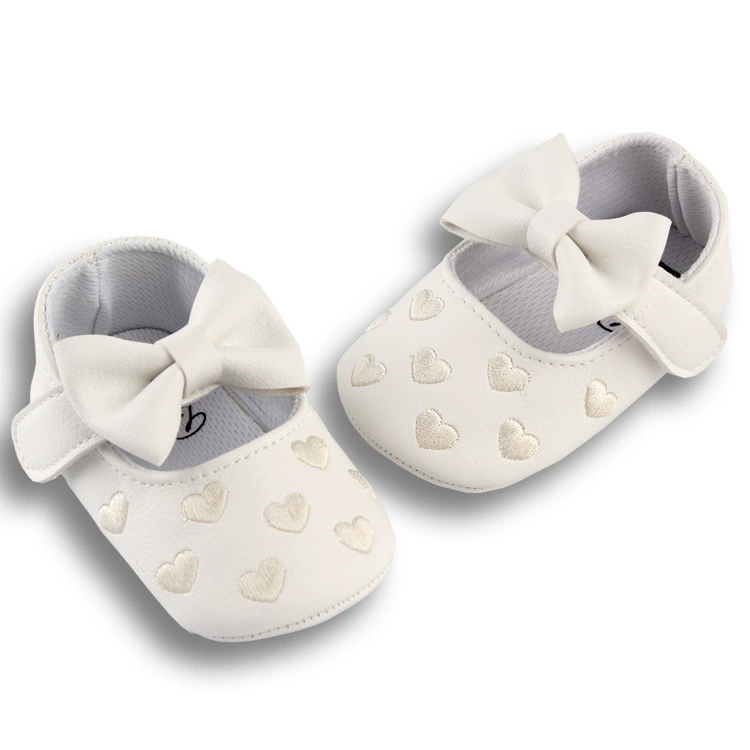Классические фирменные детские обувь с вышивкой Love Embroidered Baby Shoes Μягкие волны обучающие шаги обувь для торговли детские принцесса обувь BABY ShOES