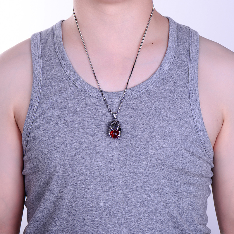 Europa y América de acero inoxidable de los hombres de dragón dominante garra colgante de joyería de moda de acero de titanio collar de los hombres al por mayor