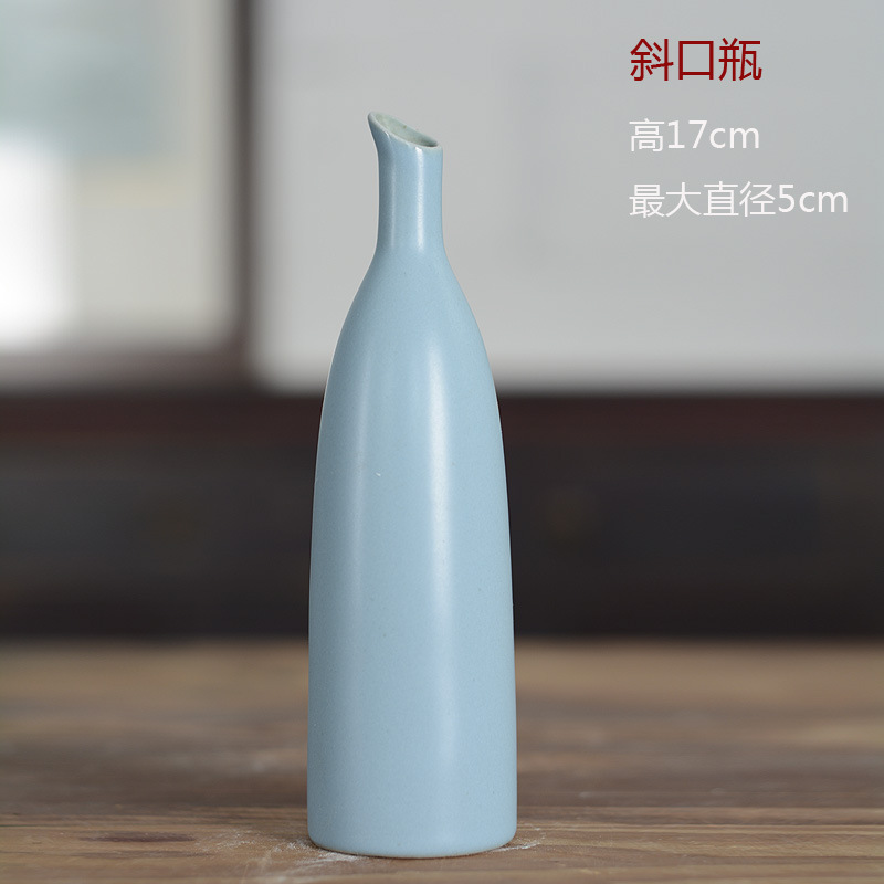 파란색 대각선 병