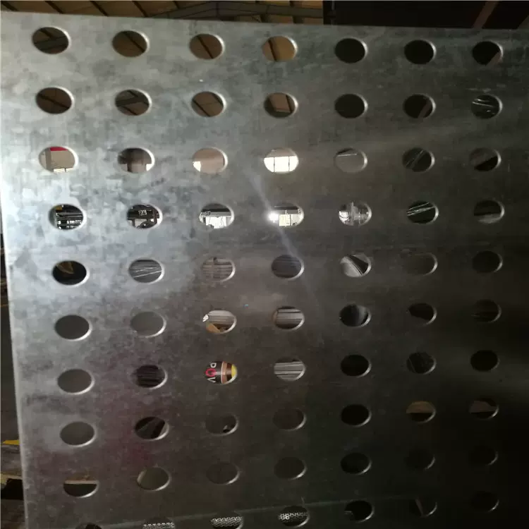 厂家批发镀锌板冷板铁板冲孔网洞洞板防风网消音网洞洞板爬架网