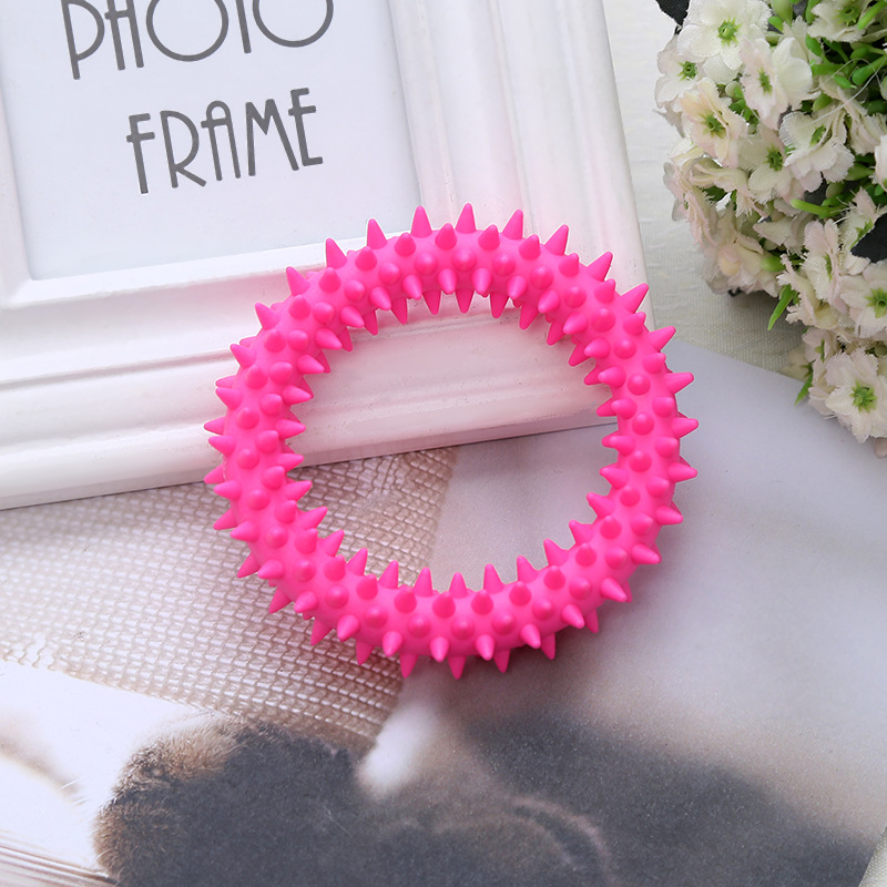 Fábrica en stock suministro directo de goma suave perro dientes molares juguetes anillo redondo con espina mordedura-resistente TPR juguetes para mascotas al por mayor