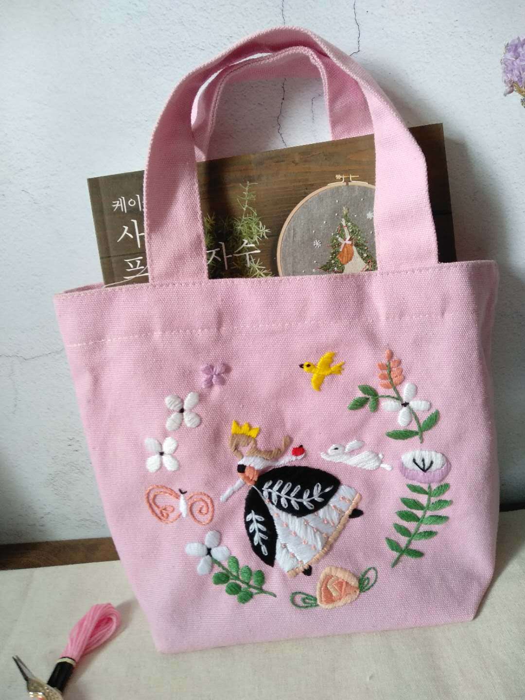 Directo de fábrica bolsa de almuerzo bolsa de lona hecha a mano de tela DIY bordado Europeo material paquete kit de costura