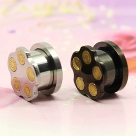 耳钉;唇饰;耳环